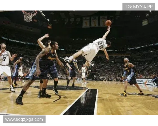 乔丹传奇：从篮球场上的巨星到全球文化的象征与影响力分析